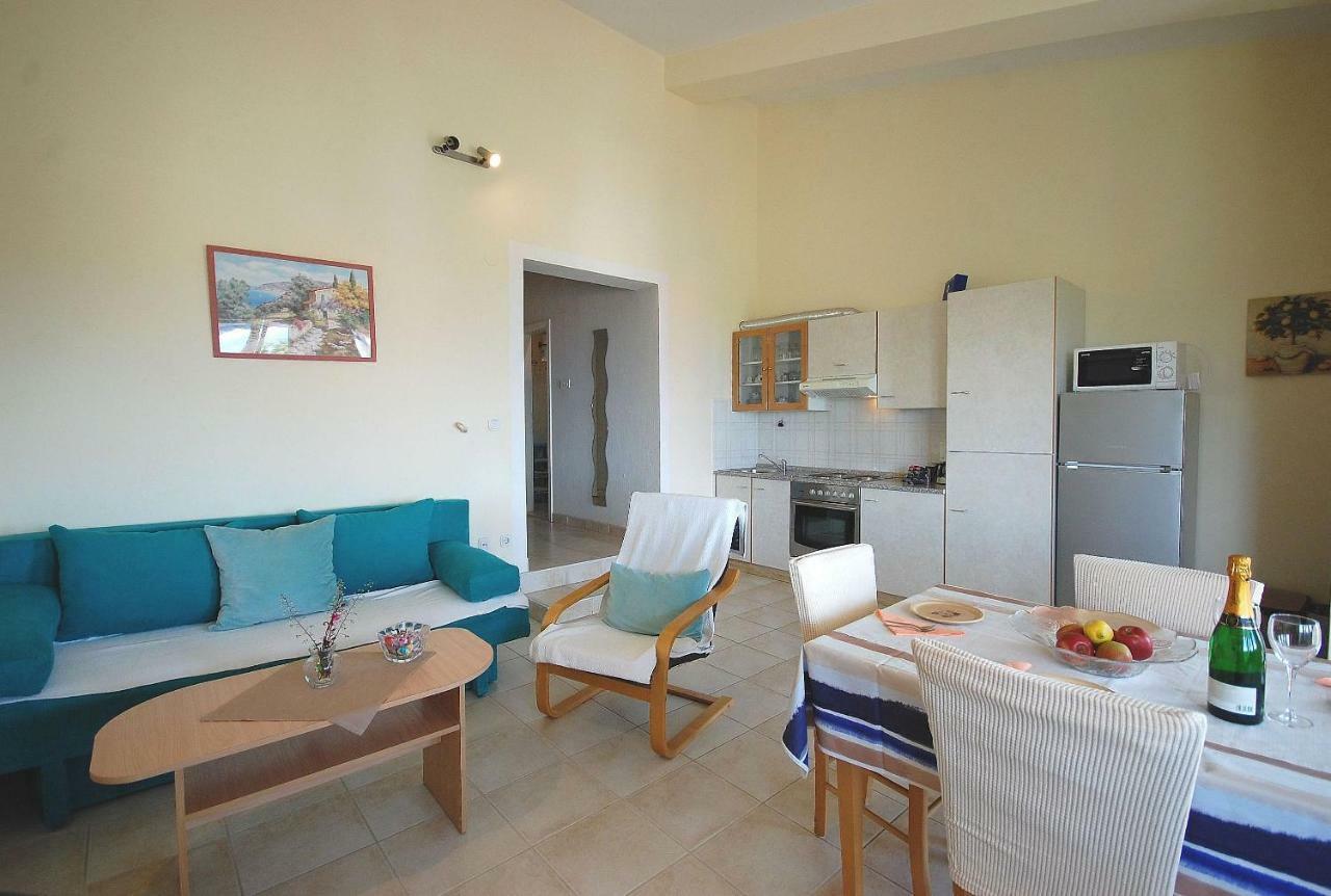 Apartments Nency By El-Pi Tours Malinska Ngoại thất bức ảnh