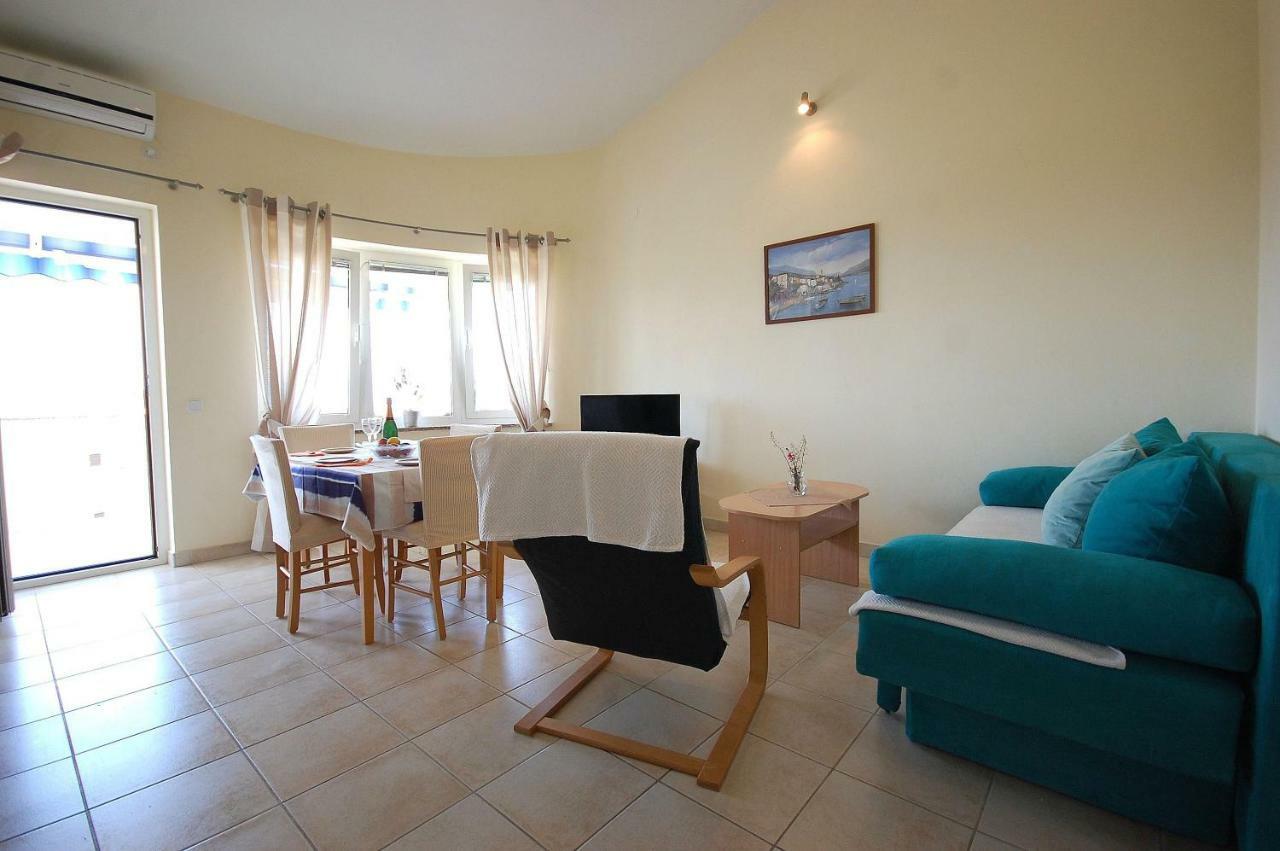 Apartments Nency By El-Pi Tours Malinska Ngoại thất bức ảnh