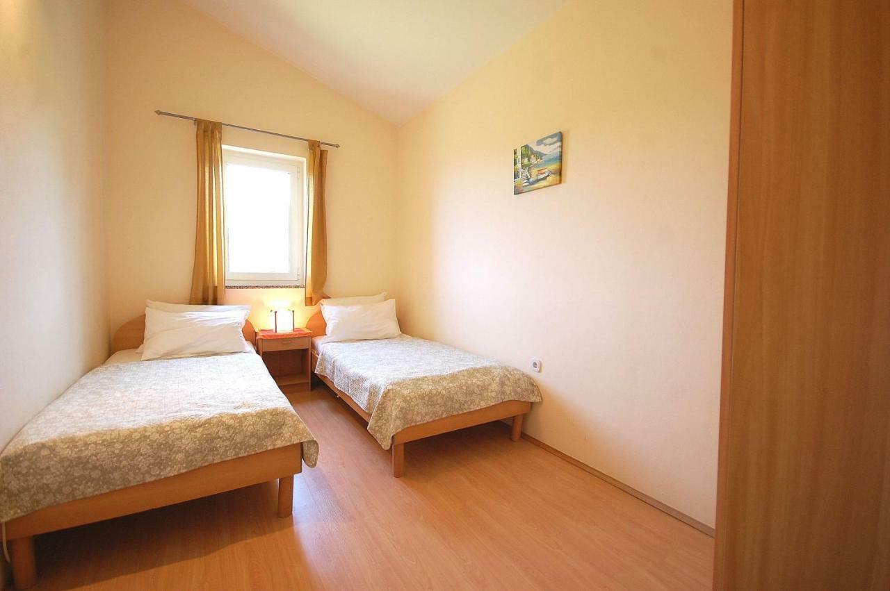 Apartments Nency By El-Pi Tours Malinska Ngoại thất bức ảnh